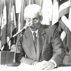 Destacamos a homenagem realizada pela Câmara Municipal de Jacareí aos servidores públicos municipais aposentados de 2016. Destacamos a homenagem realizada pela Câmara Municipal de Jacareí aos servidores públicos municipais aposentados de 2016.