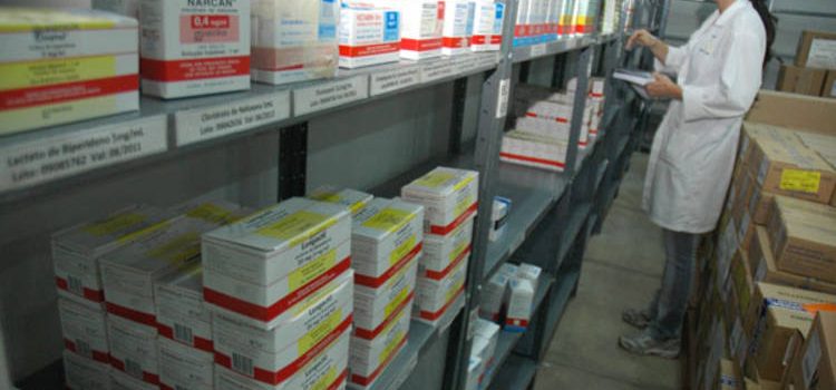 Saúde já tem 78% do estoque de medicamentos normalizados Saúde já tem 78% do estoque de medicamentos normalizados